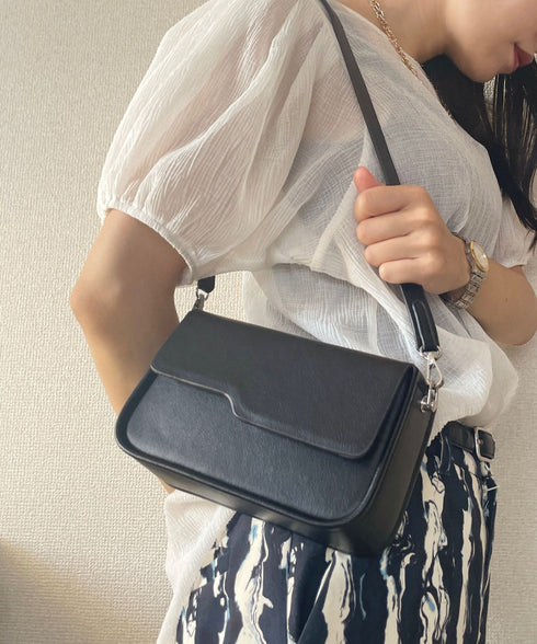 ボックス型ショルダーバッグ